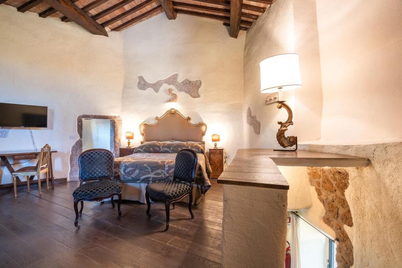 Hotel Della Fortezza Sorano  Bagian luar foto